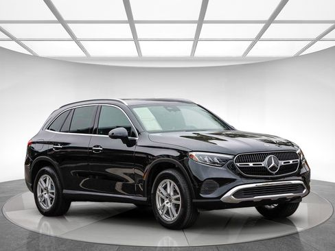 Certified 2025 Mercedes-Benz GLC 300 image 5