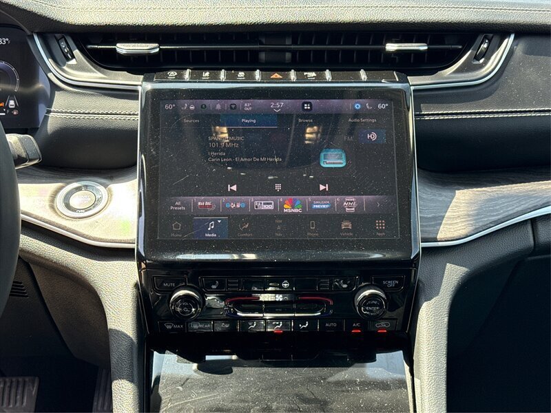 Used 2023 Jeep Grand Cherokee Limited AWD/4WD image 15
