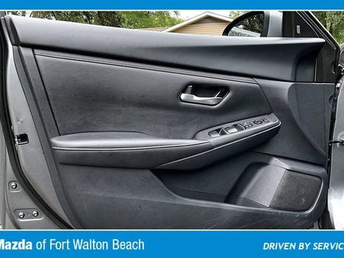 Used 2024 Nissan Sentra SV FWD image 17