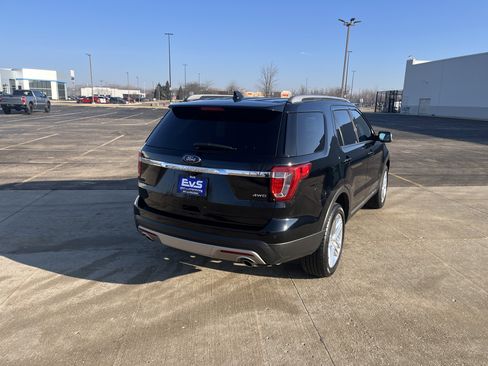 Used 2017 Ford Explorer XLT w/ Equipment Group 202A image 6