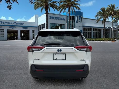 Used 2021 Toyota RAV4 XLE Premium AWD/4WD image 7
