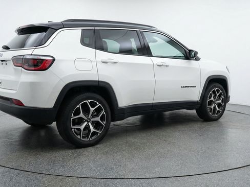 Used 2025 Jeep Compass Limited AWD/4WD image 9