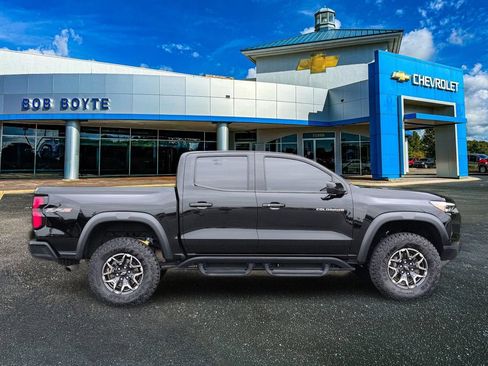 Used 2025 Chevrolet Colorado ZR2 w/ Technology Package AWD/4WD image 2