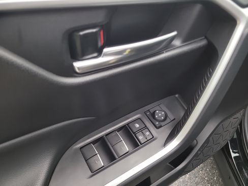 Certified 2022 Toyota RAV4 XLE w/ Convenience Package FWD image 19