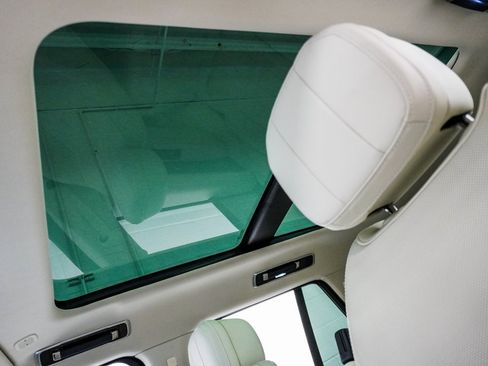 Used 2023 Land Rover Range Rover SE image 19