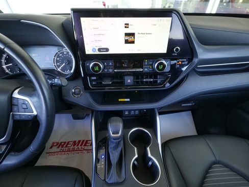 Used 2023 Toyota Highlander XSE AWD/4WD image 21