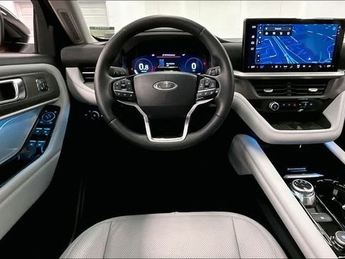 Used 2025 Ford Explorer Platinum w/ Ultimate Package image 6