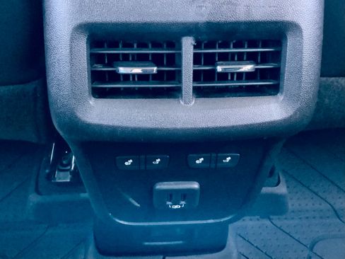 Used 2022 Chevrolet Equinox Premier image 49