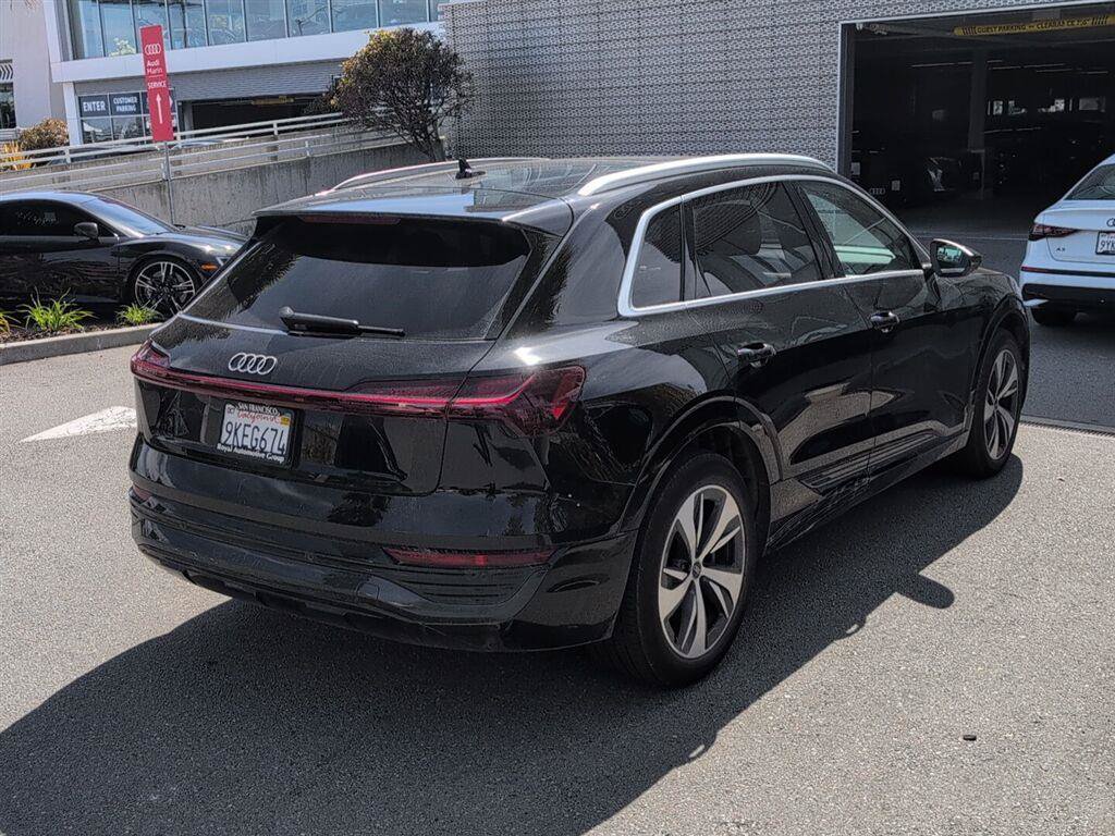 Used 2024 Audi Q8 e-tron Premium Plus w/ Premium Plus Package AWD/4WD image 5