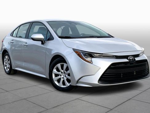 Certified 2025 Toyota Corolla LE image 3