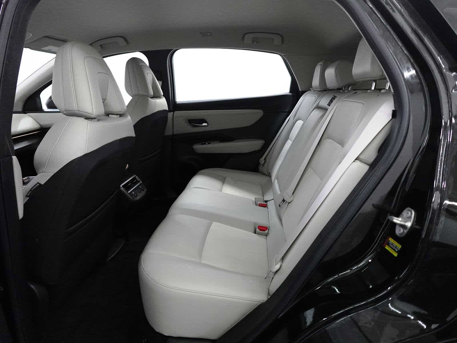 Used 2023 Nissan Ariya FWD image 26