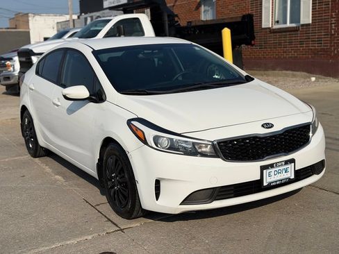 Used 2017 Kia Forte LX FWD image 3
