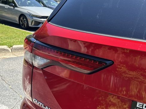 Used 2023 Mitsubishi Outlander SE FWD image 22