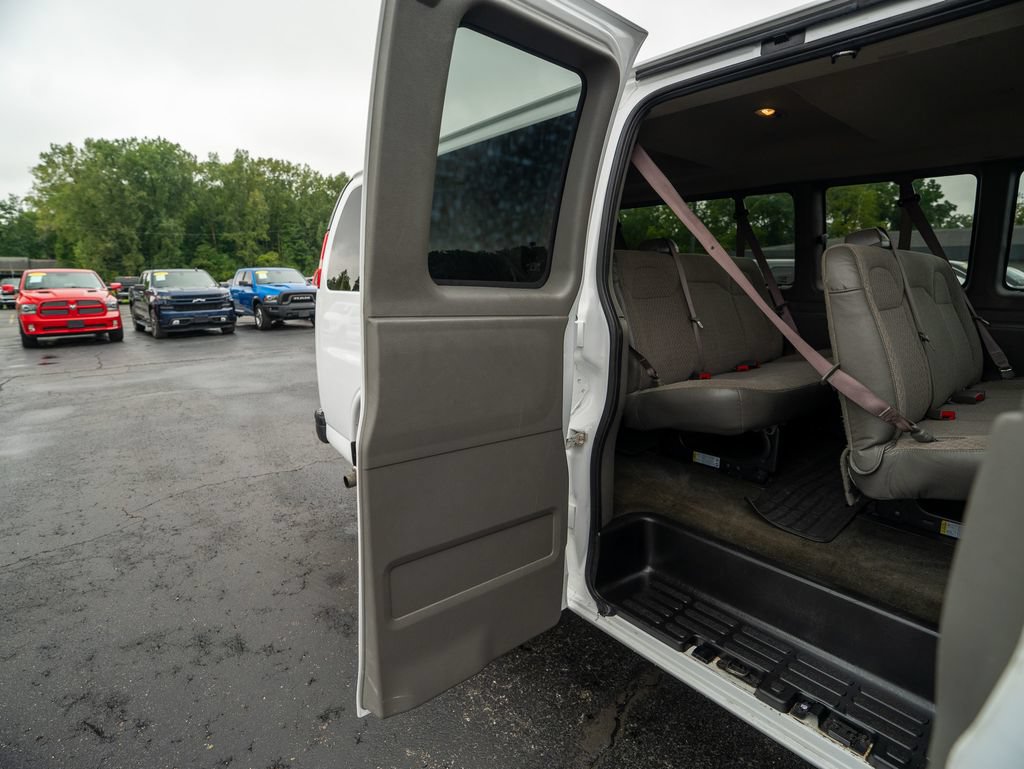 Used 2018 Chevrolet Express 3500 LT w/ LT Preferred Equipment Group RWD image 28