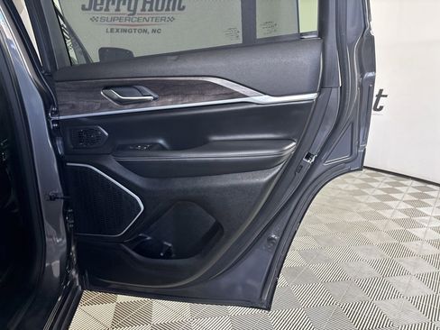 Used 2023 Jeep Grand Cherokee Limited w/ Luxury Tech Group II AWD/4WD image 25