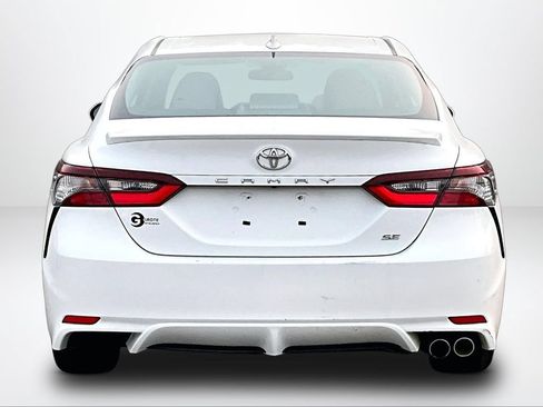 Used 2022 Toyota Camry SE FWD image 5