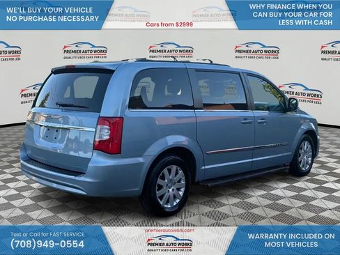 Used 2013 Chrysler Town & Country Touring FWD image 4