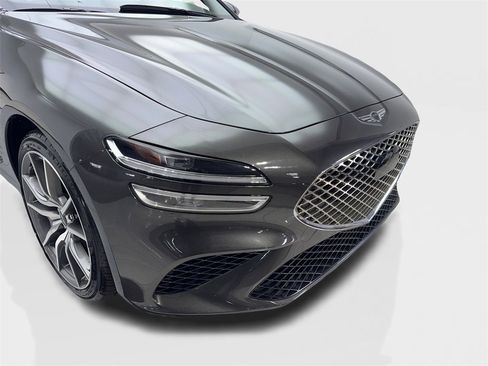 Used 2025 Genesis G70 2.5T image 17