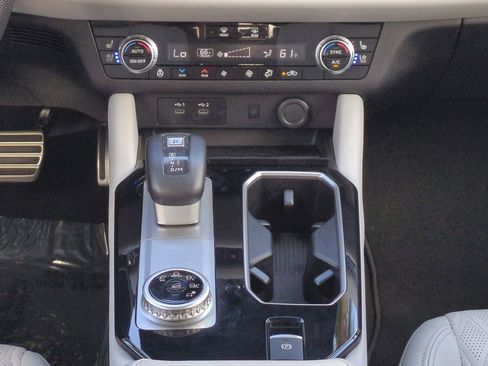 Used 2025 Mitsubishi Outlander SEL image 18