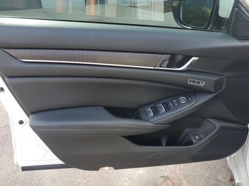 Used 2019 Honda Accord Touring image 11