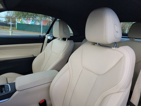 Used 2022 BMW 430i Convertible image 18