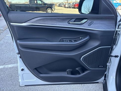 Used 2021 Jeep Grand Cherokee L Limited image 59