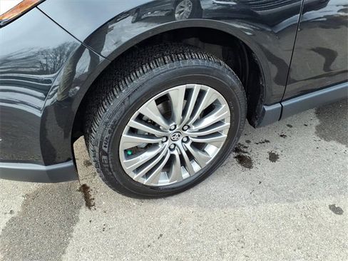 Used 2024 Toyota Venza Limited image 4