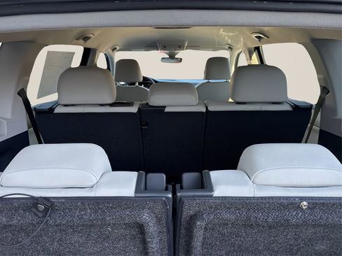 Used 2023 Volkswagen Tiguan SE image 31