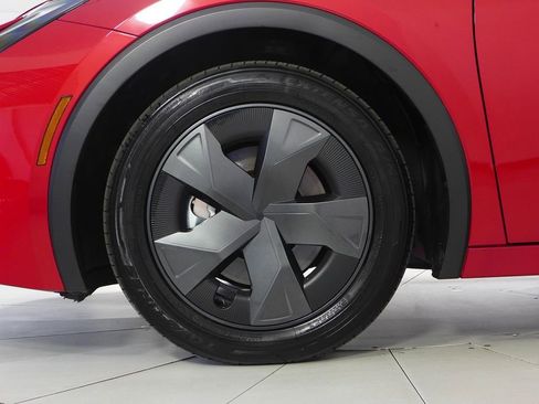 Used 2025 Toyota Prius Plug-In Hybrid image 5