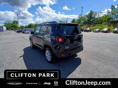 Used 2022 Jeep Renegade Latitude w/ Sun/Sound Group AWD/4WD image 8