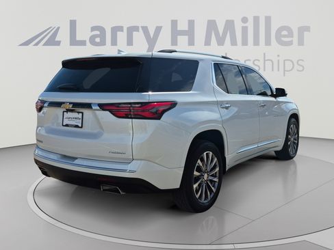 Used 2023 Chevrolet Traverse Premier FWD image 5