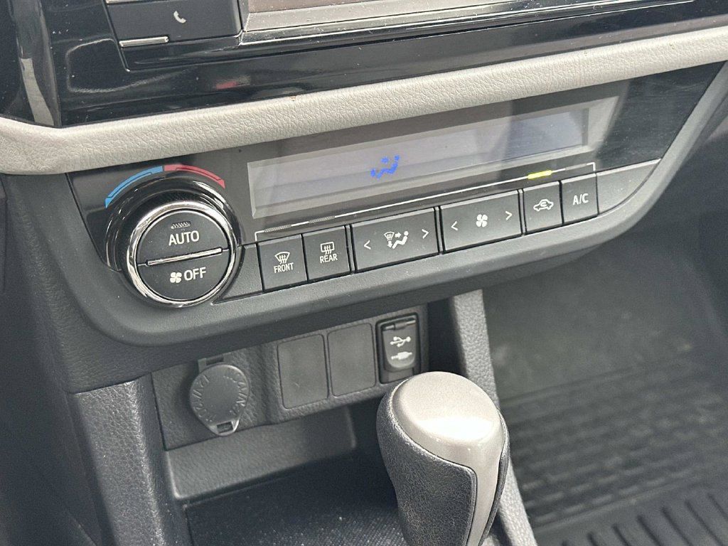 Used 2015 Toyota Corolla LE FWD image 29