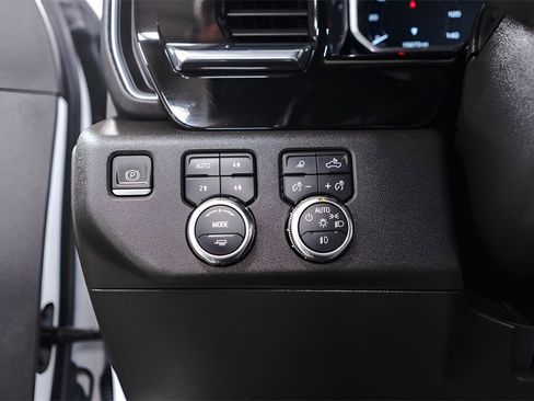 Used 2024 GMC Sierra 2500 SLT w/ SLT Convenience Package image 19