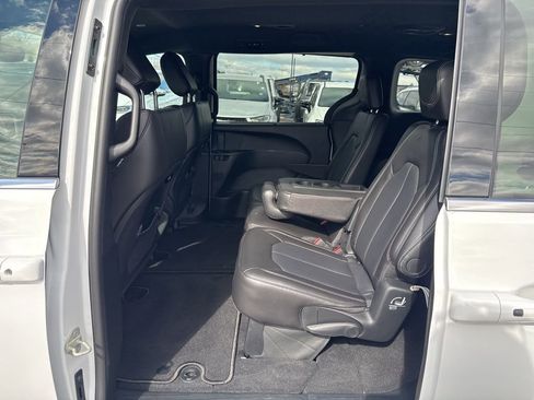New 2026 Chrysler Pacifica Select FWD image 20