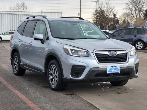 Used 2019 Subaru Forester Premium image 3