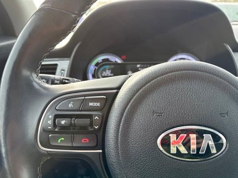 Used 2017 Kia Niro Touring image 42