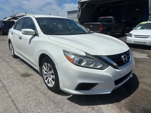Used 2018 Nissan Altima 2.5 S w/ S Convenience Package FWD image 2