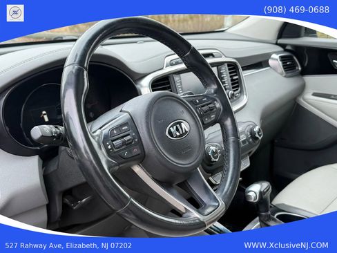 Used 2017 Kia Sorento SX image 9