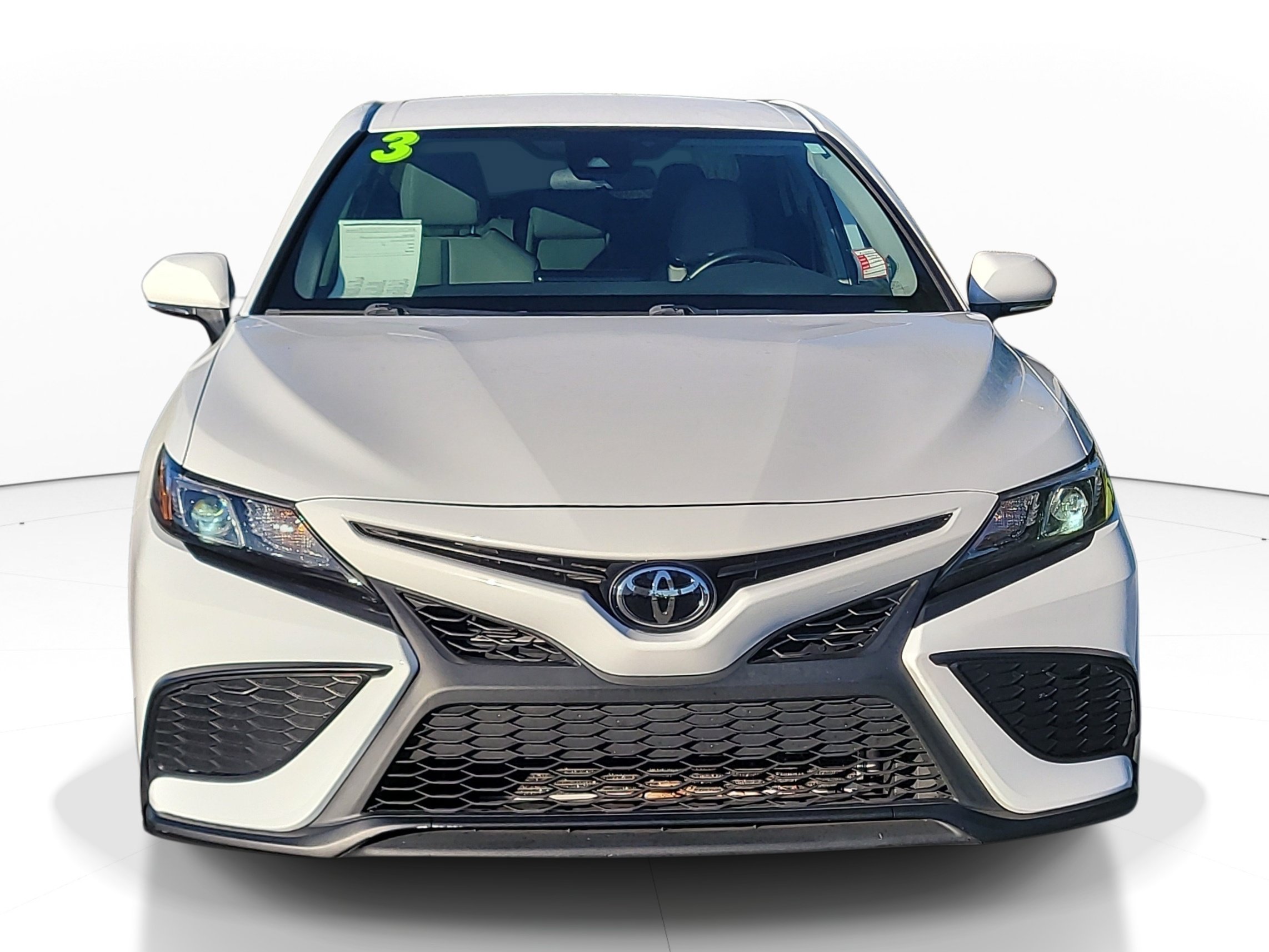 Used 2023 Toyota Camry SE FWD image 2