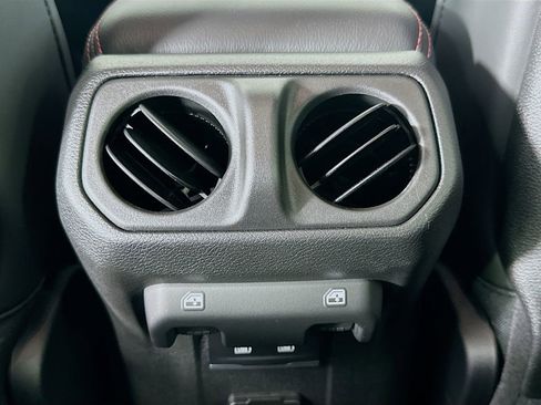 Used 2026 Jeep Wrangler Unlimited Rubicon AWD/4WD image 24