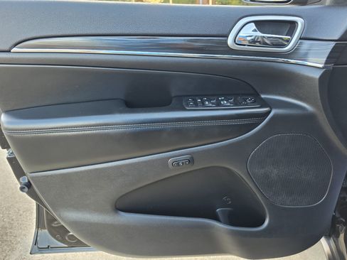 Used 2019 Jeep Grand Cherokee Limited AWD/4WD image 19