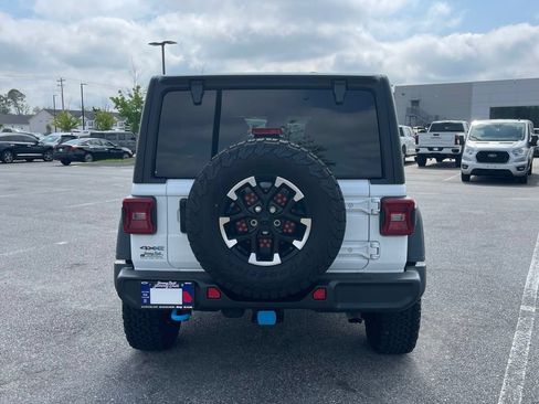 Used 2024 Jeep Wrangler Unlimited Rubicon 4xe w/ Convenience Group AWD/4WD image 17