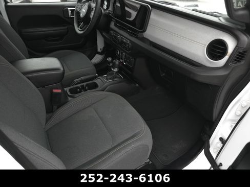 Used 2024 Jeep Wrangler Unlimited w/ Convenience Group AWD/4WD image 39