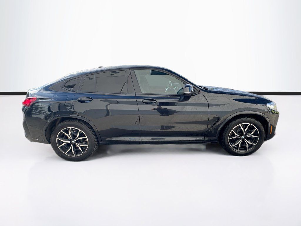 Used 2023 BMW X4 xDrive30i w/ M Sport Package AWD/4WD image 4