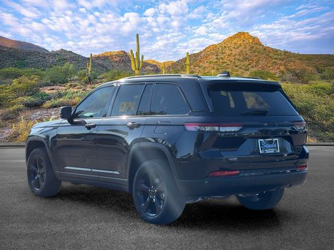 Used 2024 Jeep Grand Cherokee Limited w/ Black Appearance Package RWD image 6