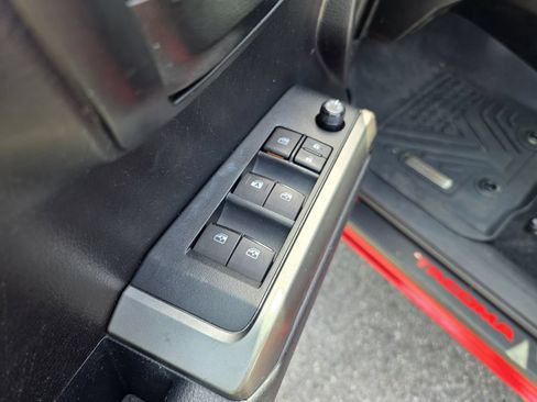 Used 2021 Toyota Tacoma SR5 AWD/4WD image 16
