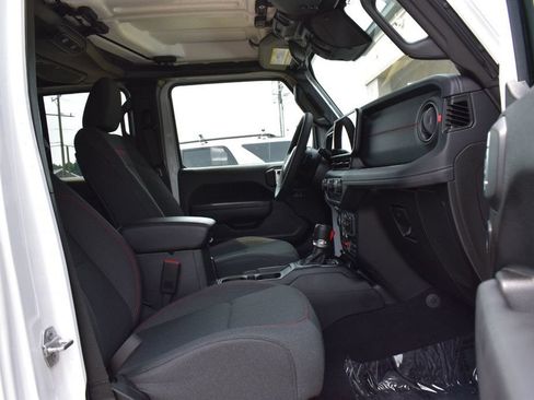 Used 2026 Jeep Gladiator Rubicon AWD/4WD image 19