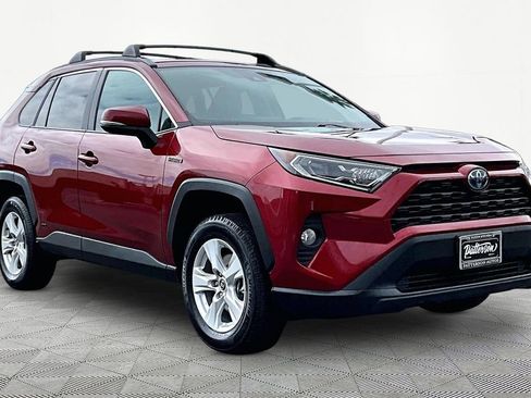 Used 2021 Toyota RAV4 XLE w/ Convenience Package image 5