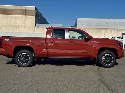 Certified 2025 Toyota Tacoma TRD Sport w/ TRD Sport Upgrade Package image 6