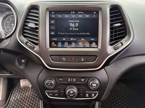 Used 2021 Jeep Cherokee Trailhawk AWD/4WD image 13